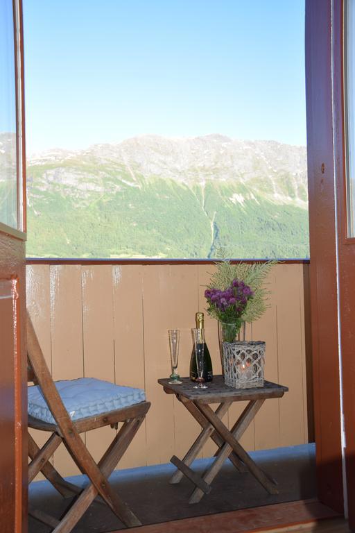 Hotel Dosen Gard Luster Exterior foto